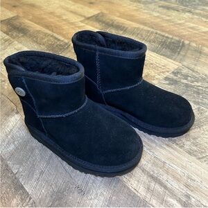 Girls black Ugg boots